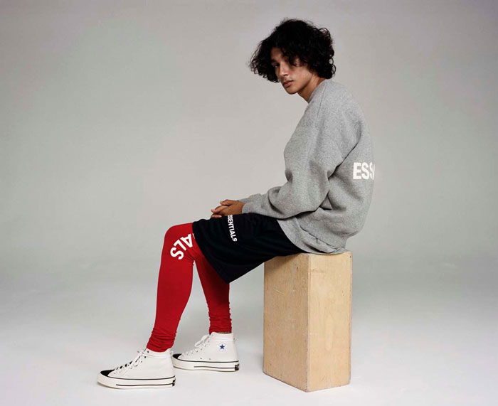 B i collab Converse Chuck 70S x Fear Of God nh d u c b t tay